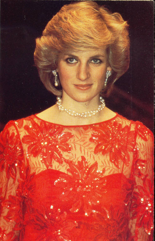 Get inspired by Princess Diana love for chokers. Check out her full collection: