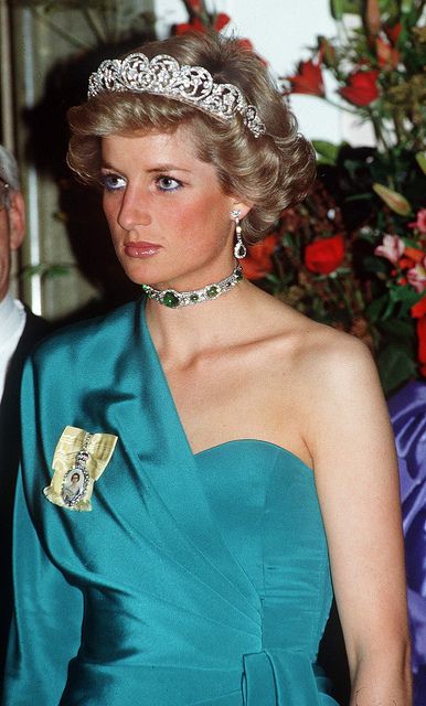 Get inspired by Princess Diana love for chokers. Check out her full collection: