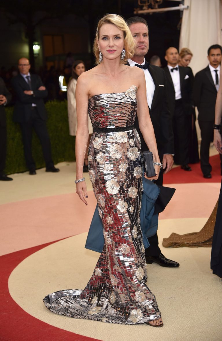 Naomi Watts in Burberry