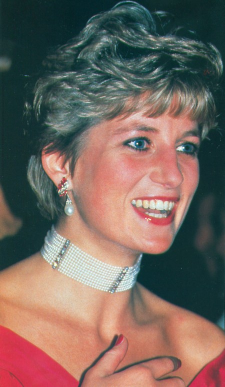 Get inspired by Princess Diana love for chokers. Check out her full collection: